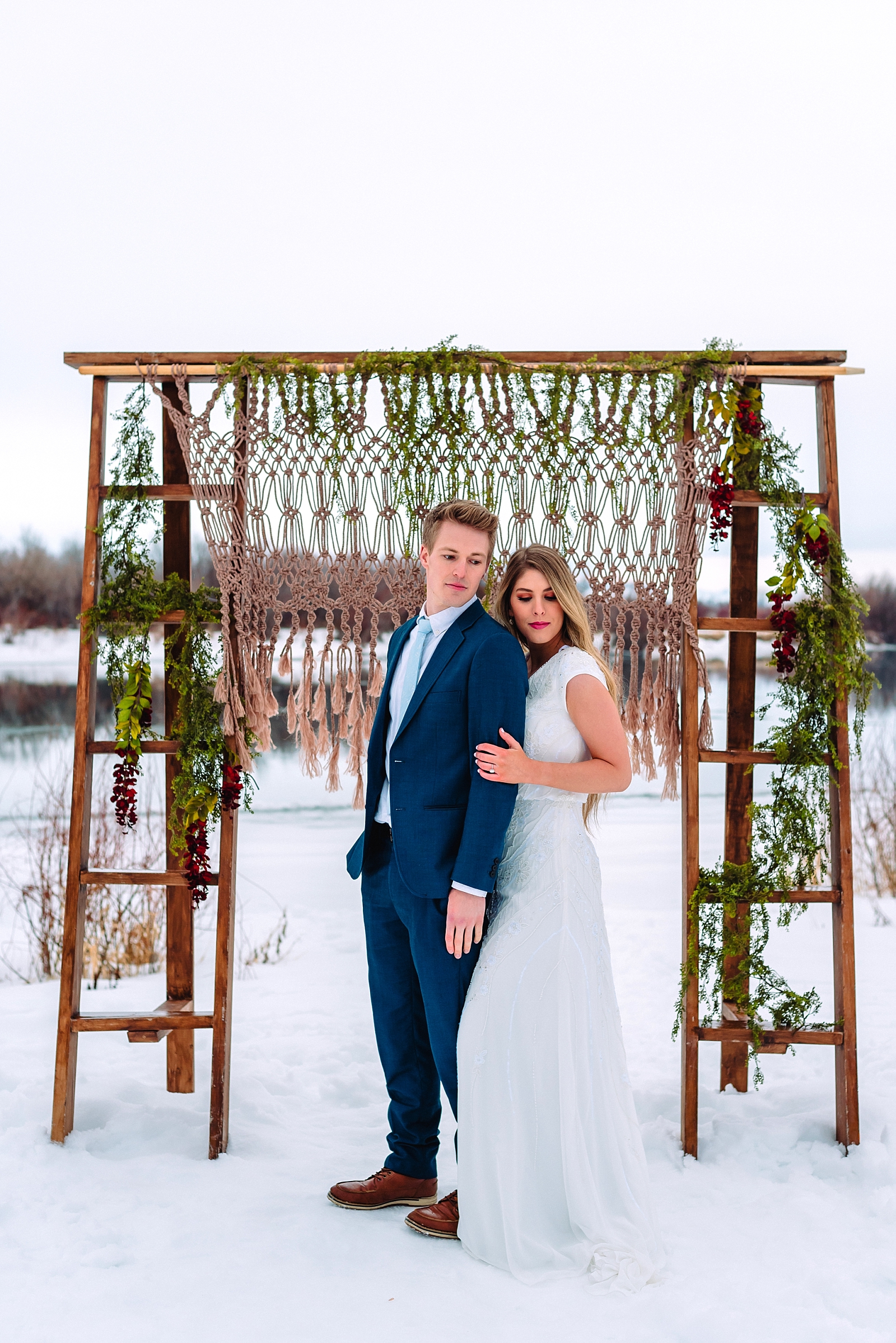 bride and groom macrame backdrop winter