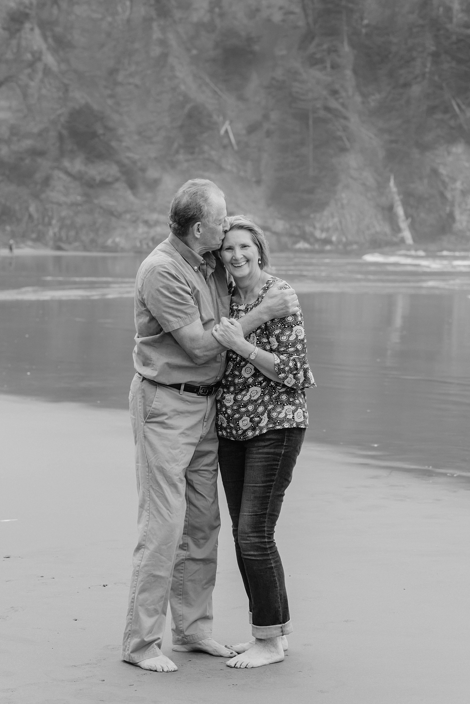 couple hugs on the oregon coast beach