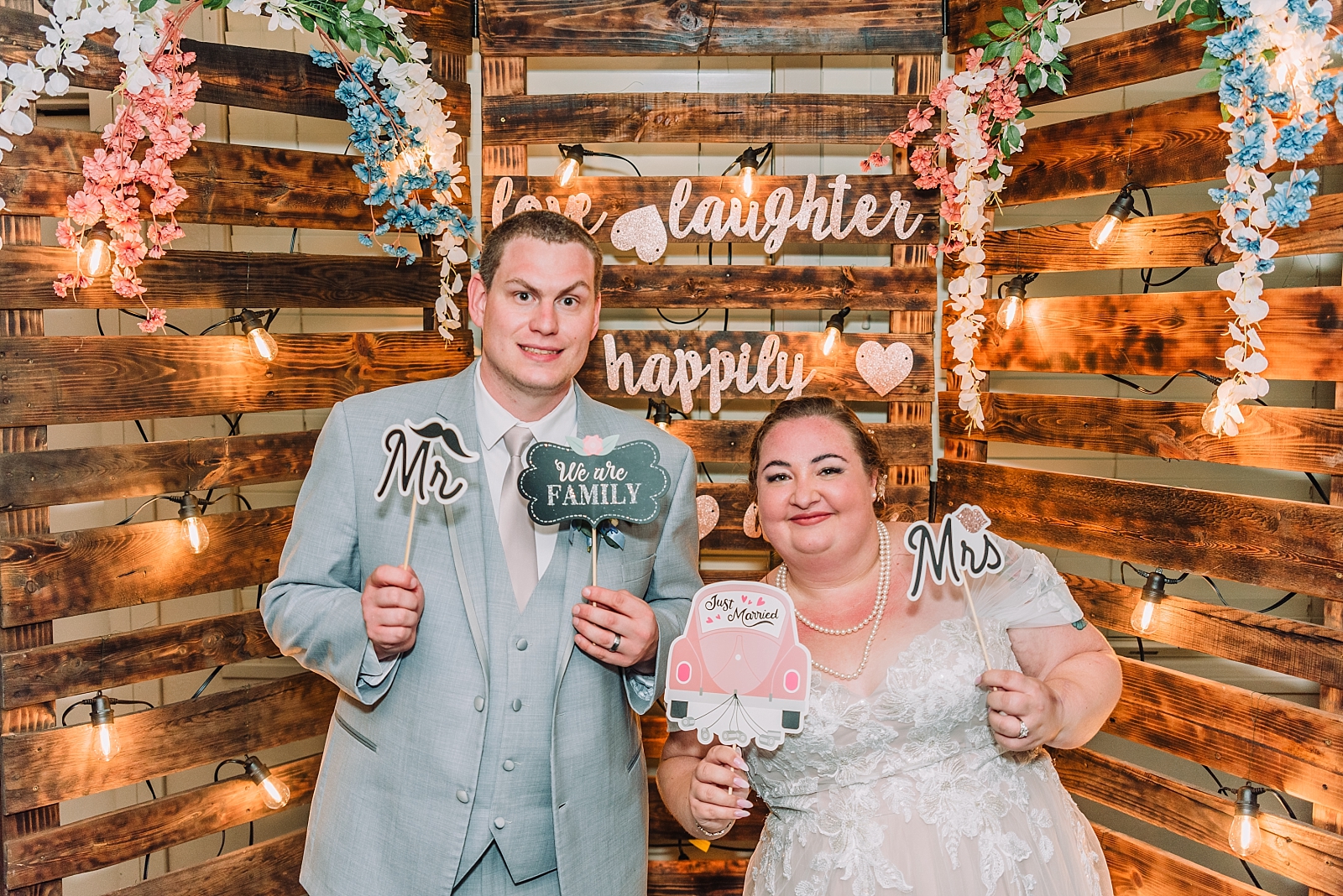East Idaho Wedding Photographer, Indoor Wedding Venue, Wedding details, photobooth