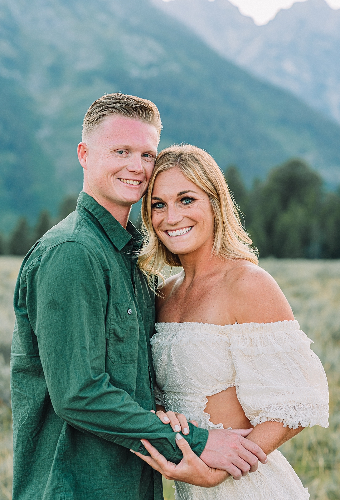 jackson hole engagement photographer grand teton engagement photos jackson wyoming engagement photos fall photo outfit ideas fall engagement pictures jackson hole photographer jackson hole proposal photographer engagement photographer near me