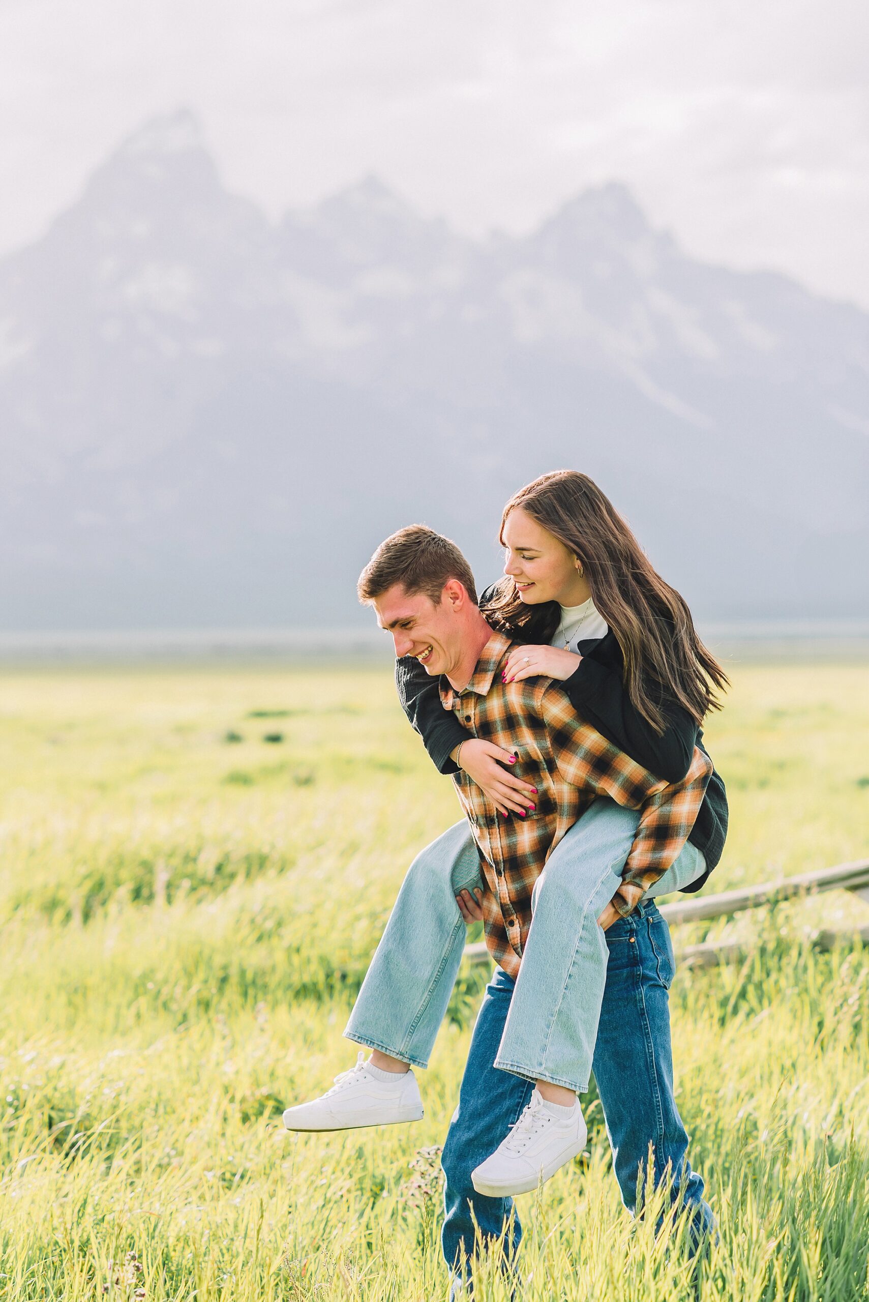 summer photo outfit ideas summer engagement pictures engagement photo ideas fall grand teton engagement photos grand teton engagement photographer jackson hole photographer