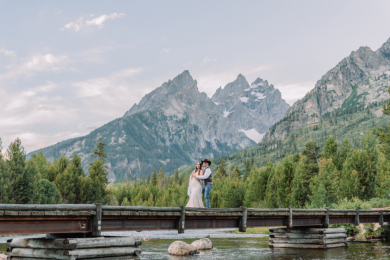 Jenny Lake Wyoming wedding photos mountain backdrop Grand Teton National Park wedding photography couple Teton mountain wedding photographer western style wedding tetons