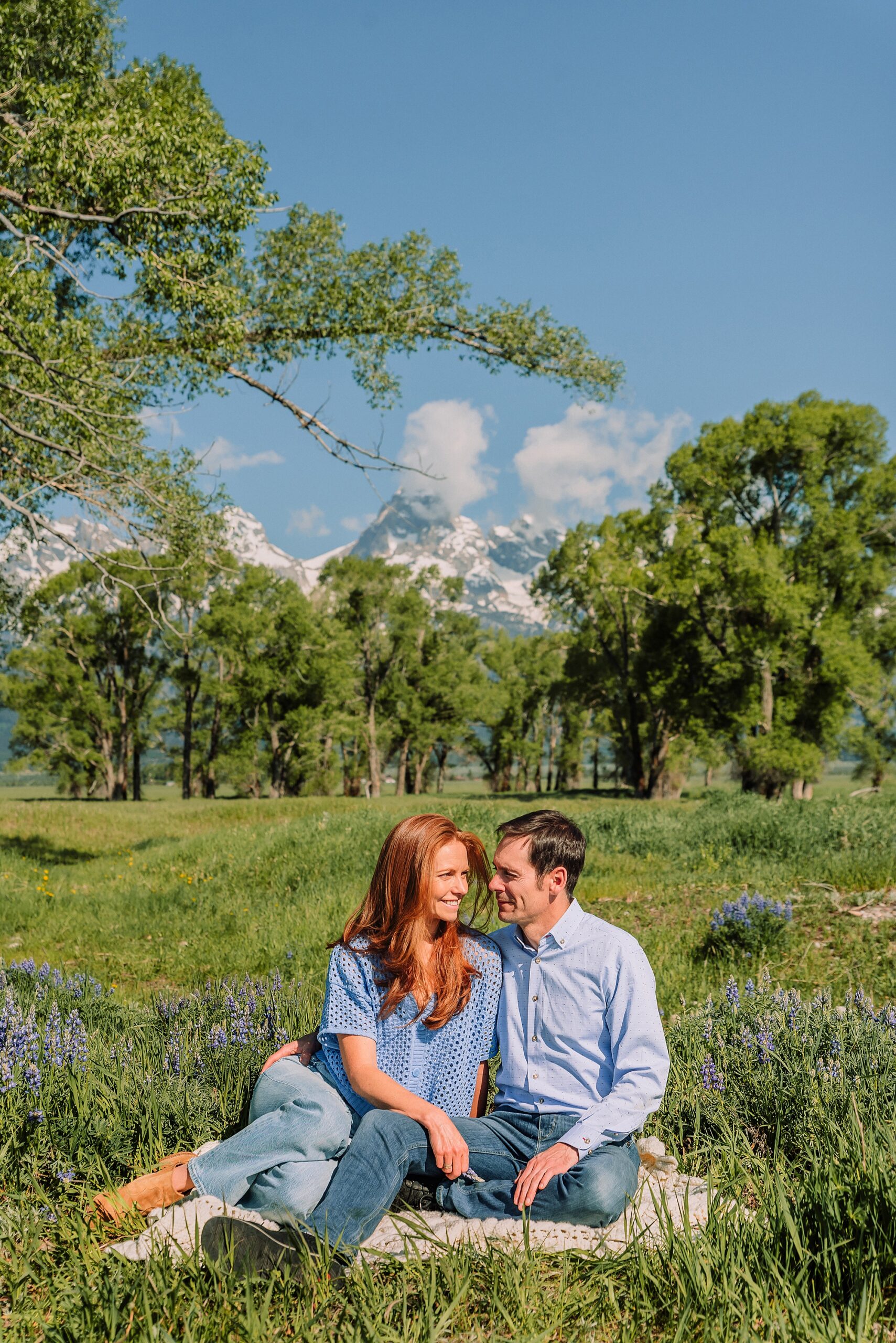 Grand Tetons family photos with kids western family photoshoot Grand Tetons best time for family photos Grand Tetons Mormon Row family photography session Grand Tetons mountain backdrop family photos