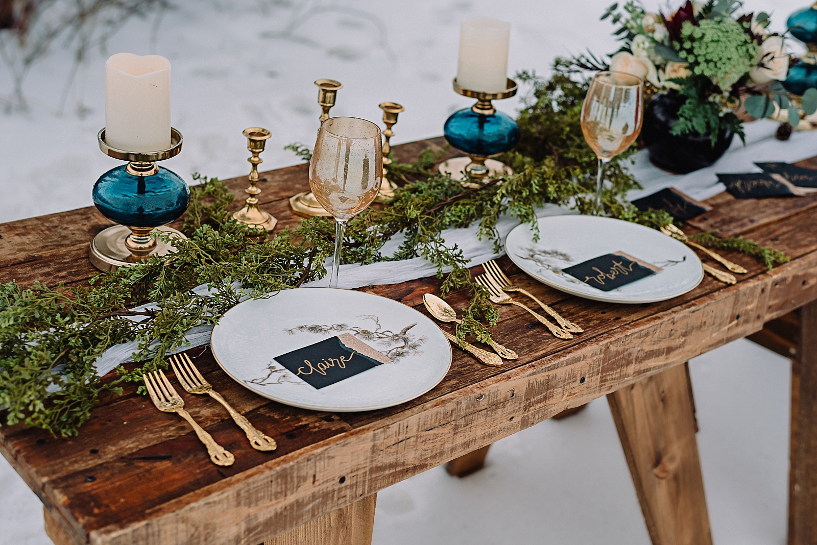 outdoor wedding table decoration inspiration gold vintage vibe