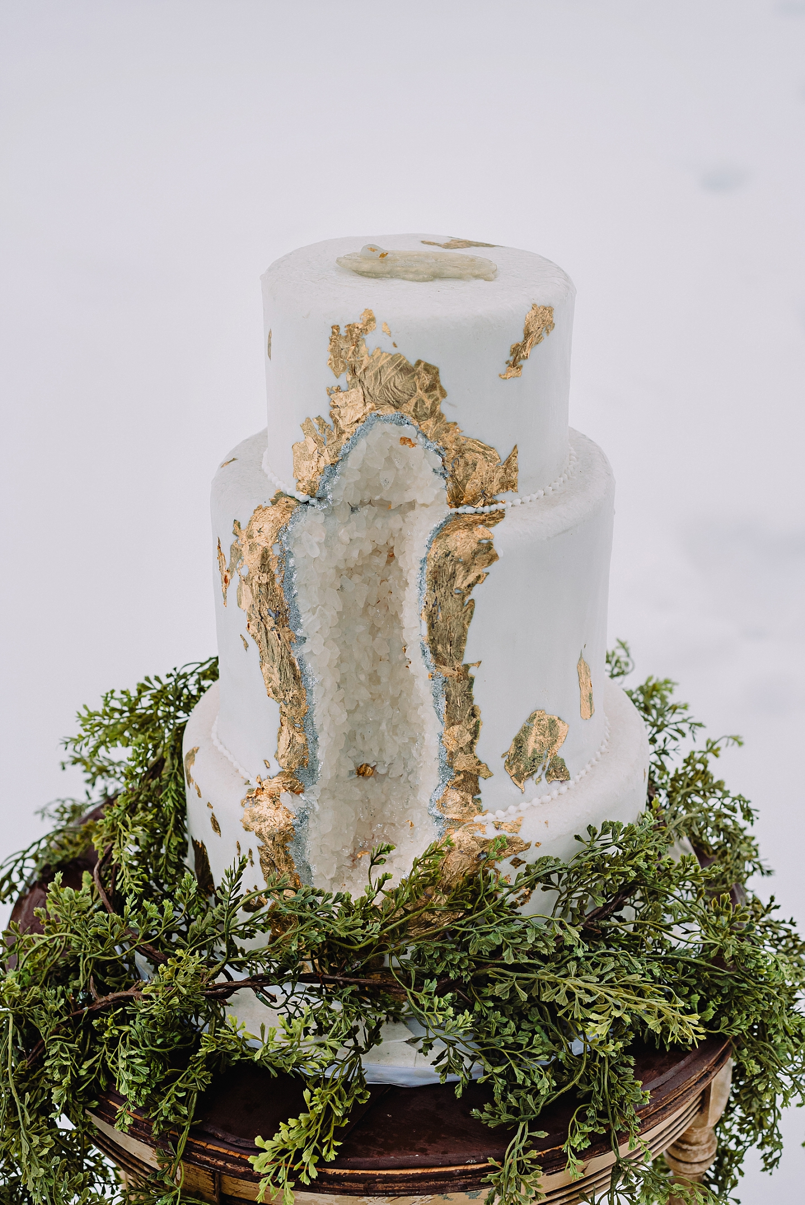 geode wedding cake outdoor winter styled elopement