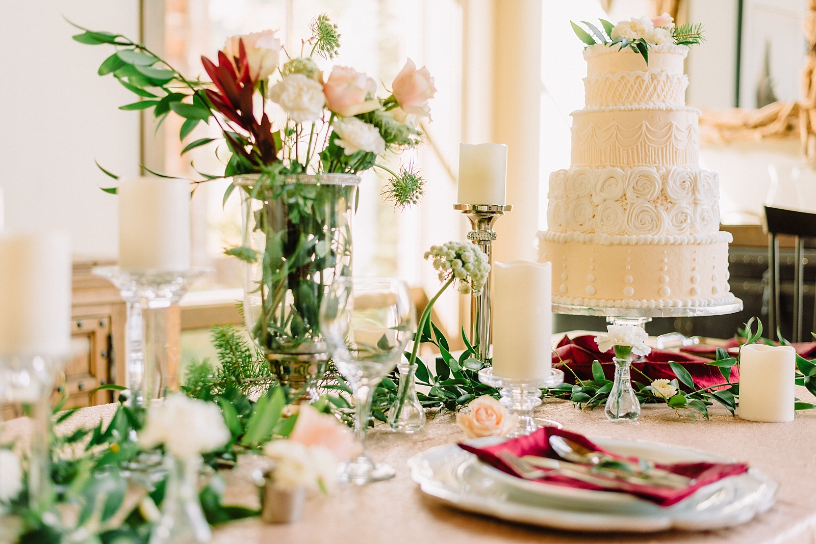 wedding place setting cake flowers