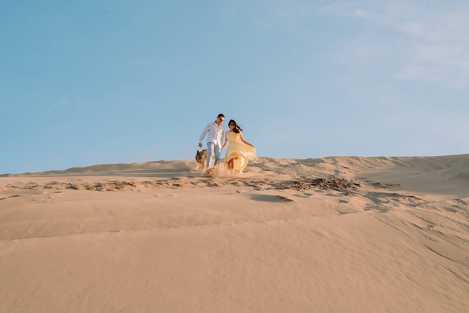 romantic couple sand dune idaho engagements