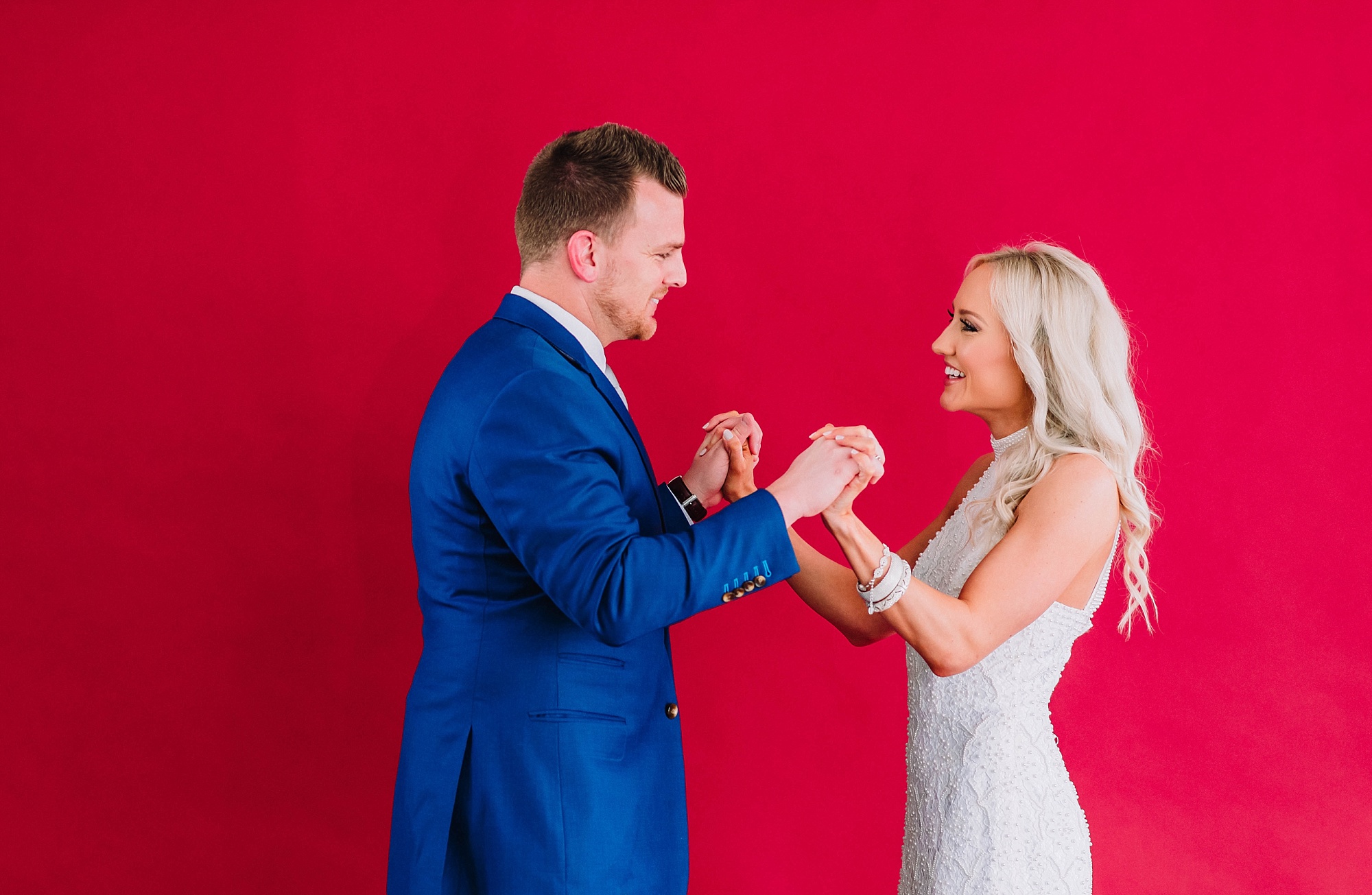 wedding-couple-indoor-studio-trendy-photography-colorful-and-bright