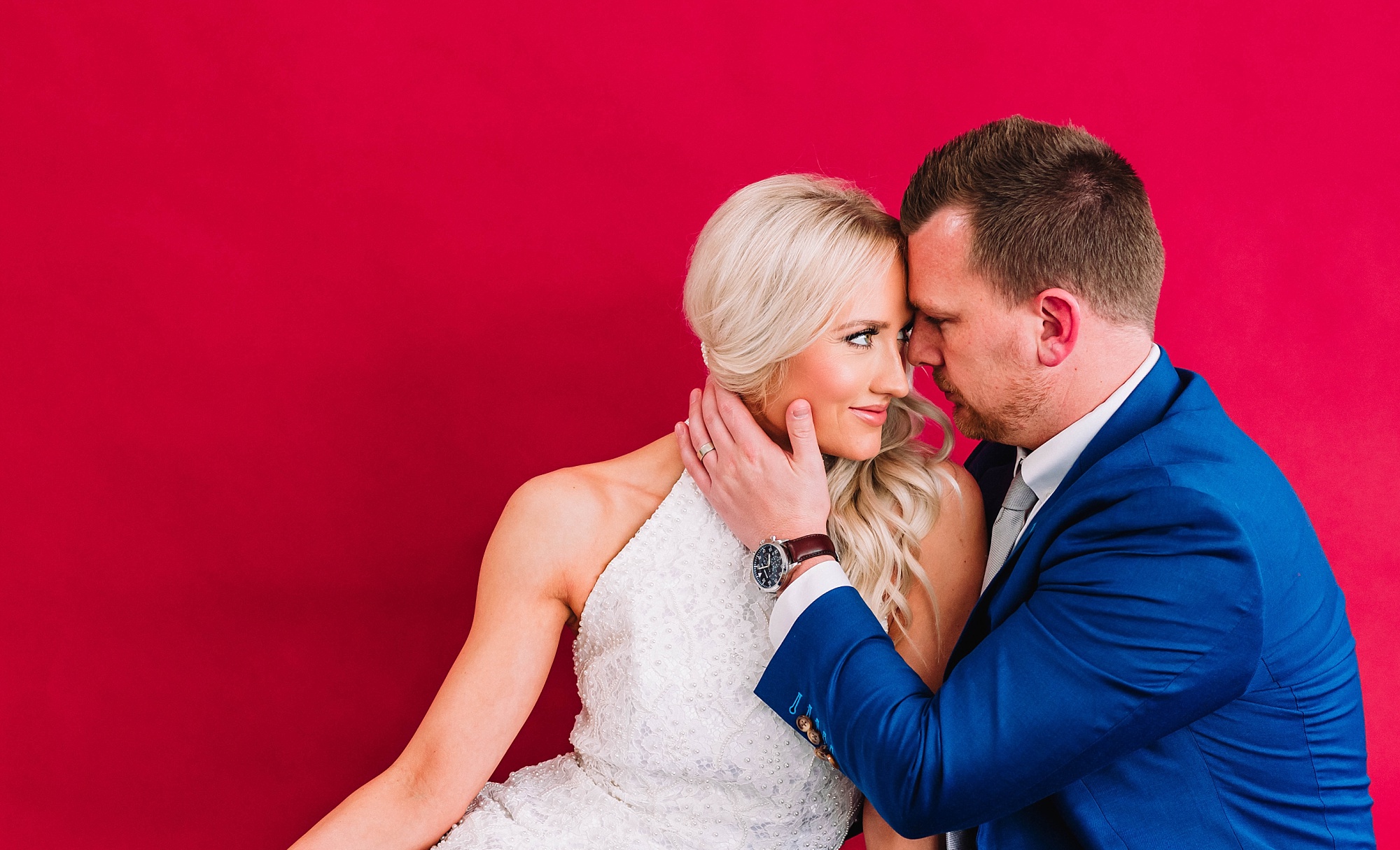 wedding-couple-indoor-studio-trendy-photography-colorful-and-bright
