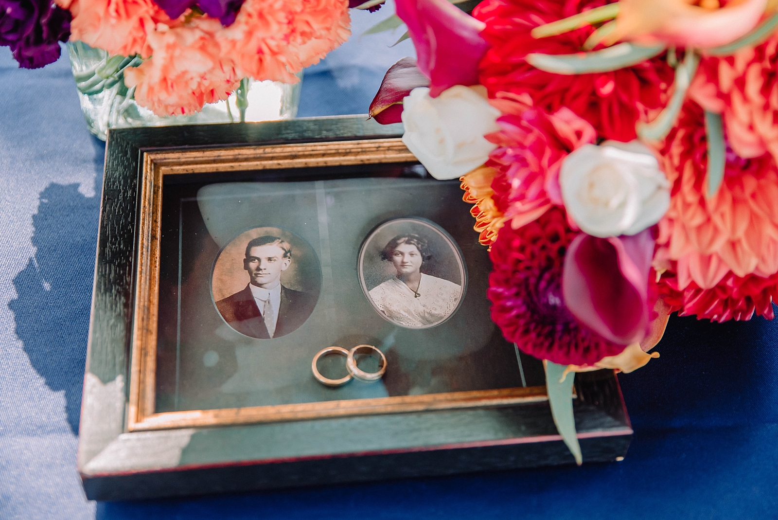 photos honoring loved ones at wedding 