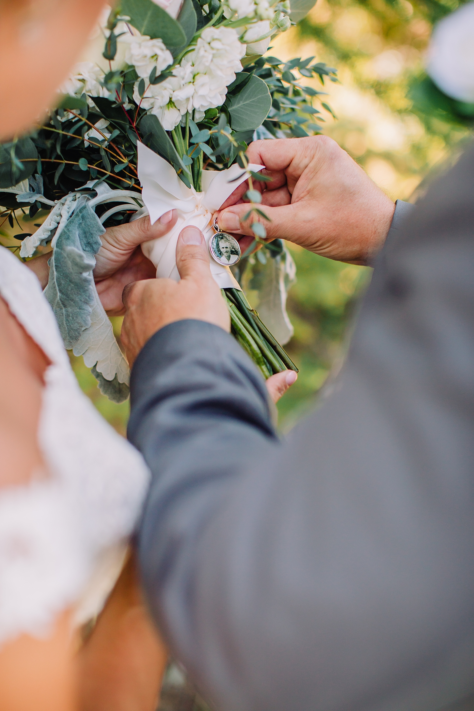 honoring loved ones at your wedding using wedding tradition