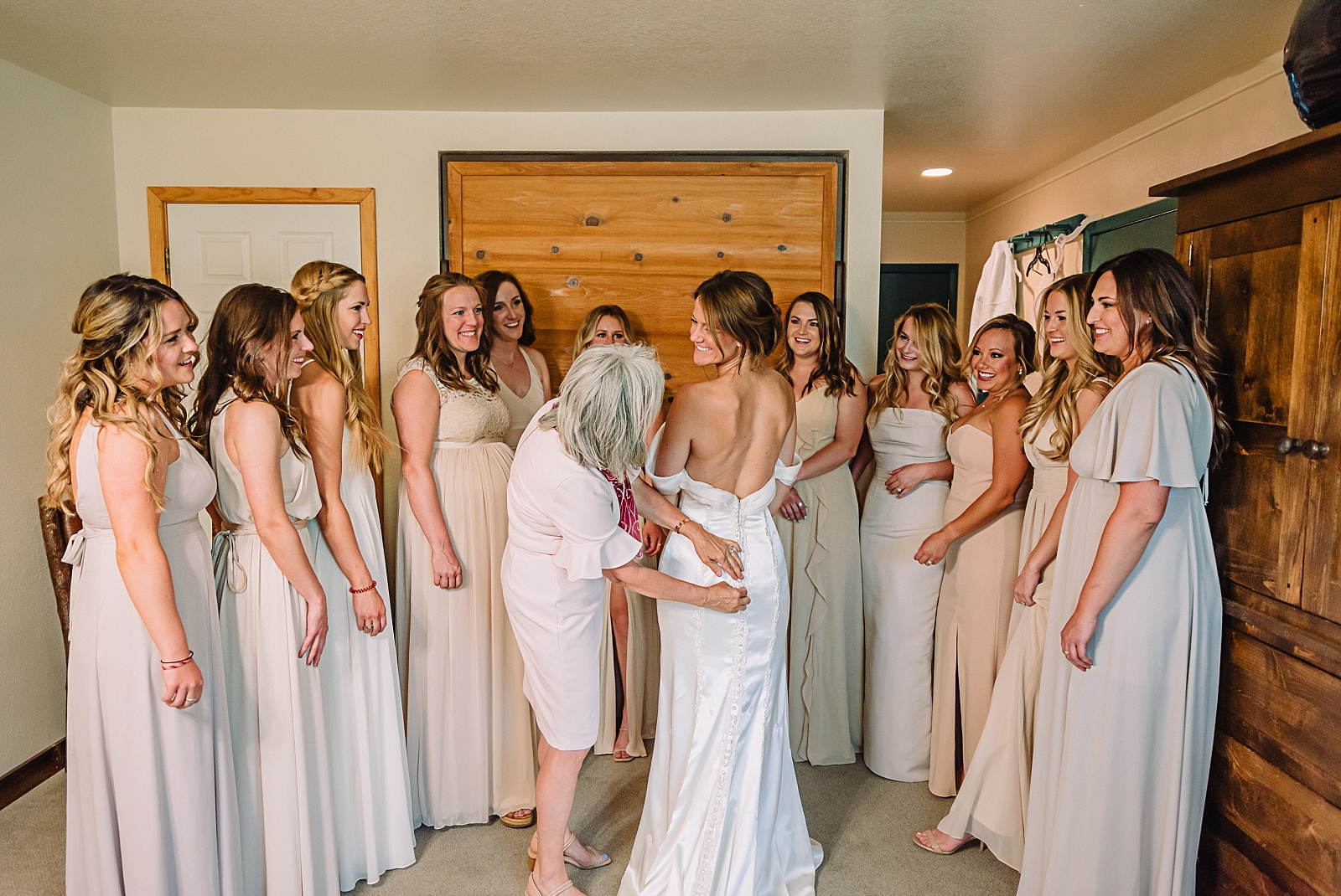 bride with mom and bridesmaids in bridal suite, Involve Bridesmaids in Getting Ready Photos