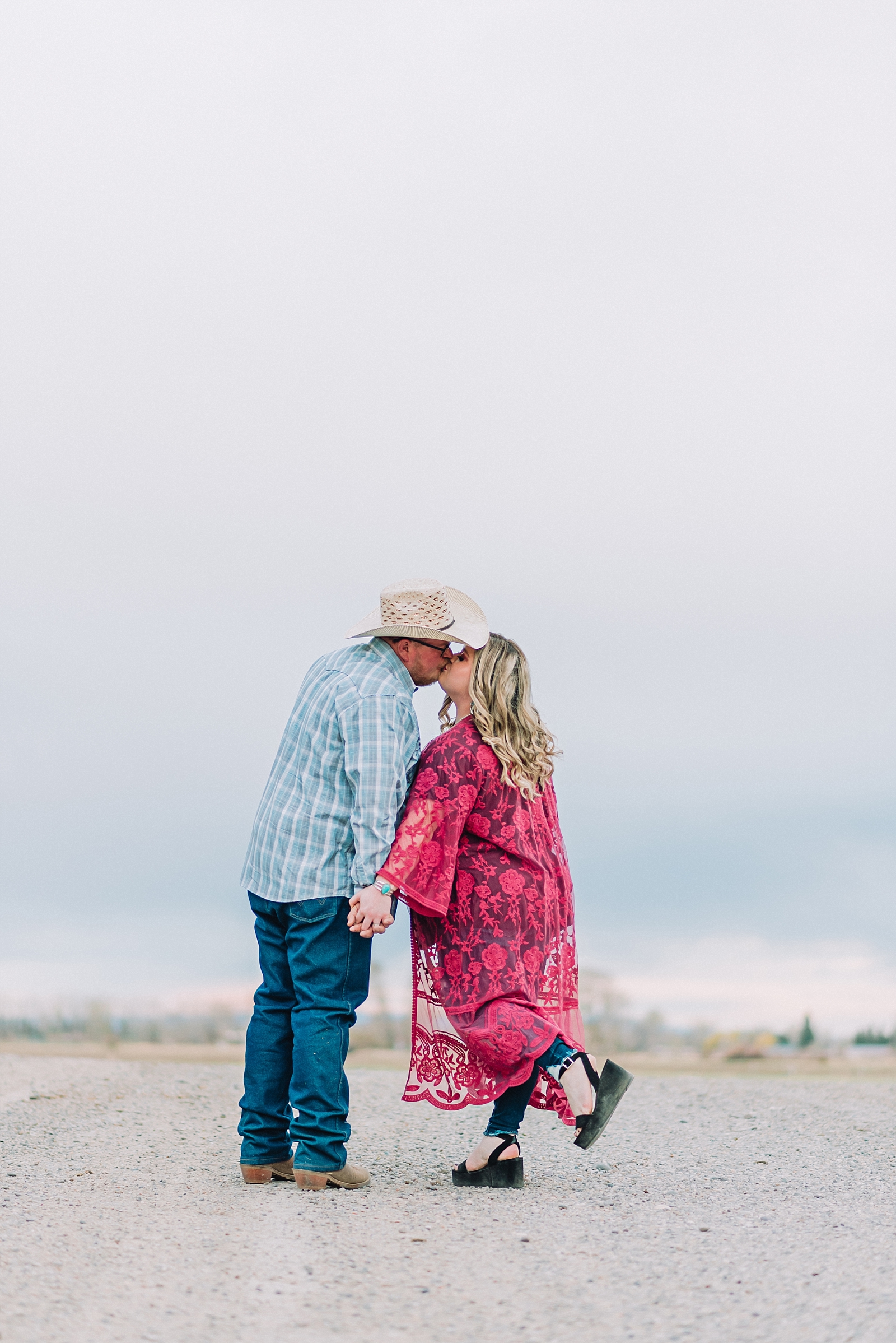 couple kissing on dirt road
