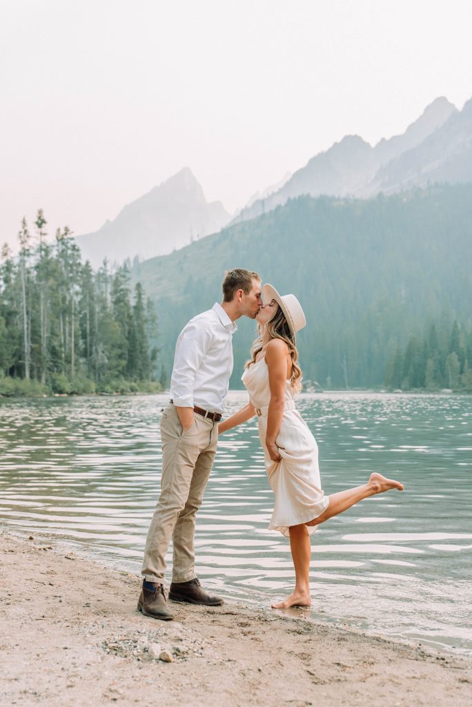 posing ideas for engagement session photography