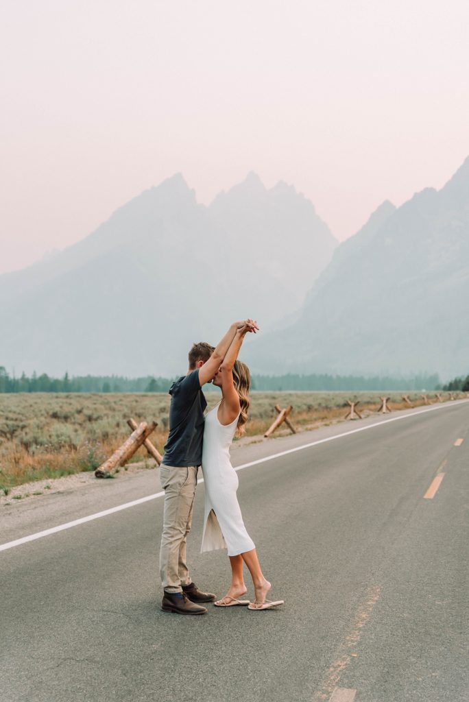 posing ideas for engagement session photography