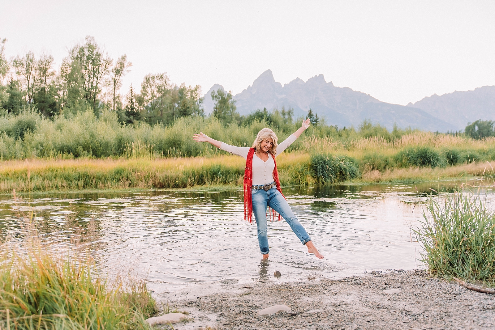 what to wear for fall photos, fall outfit inspiration, branding portraits for travel blogger, jackson hole photographer