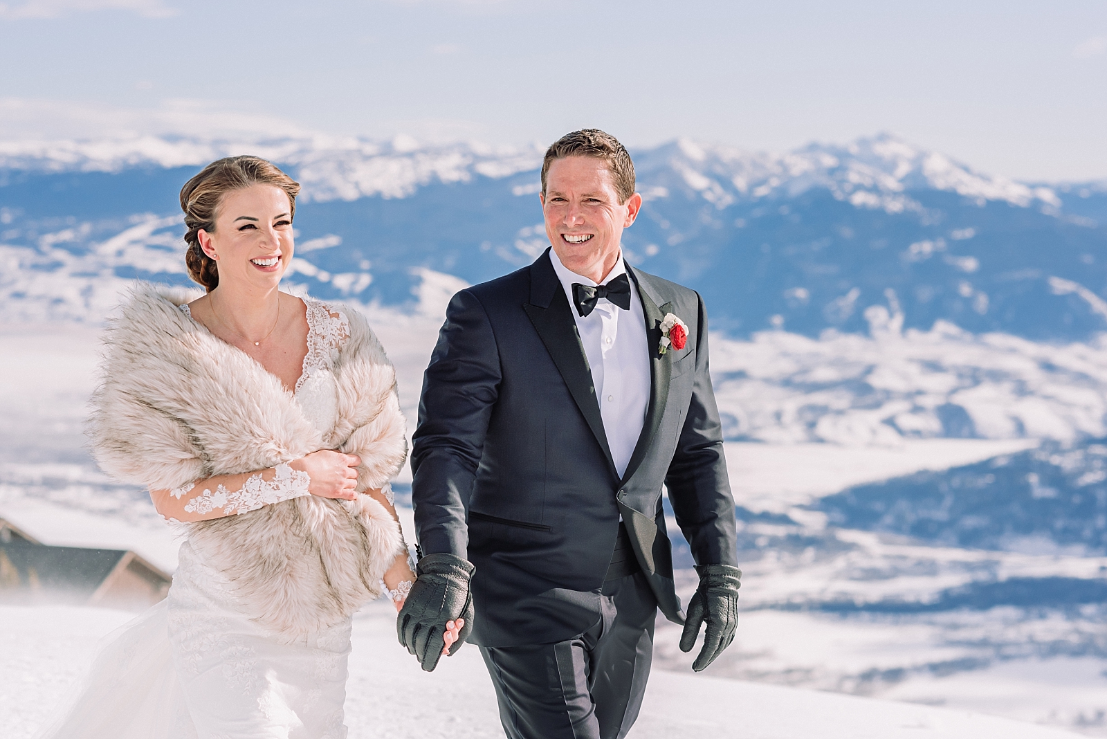 intimate winter wedding on rendezvous mountain