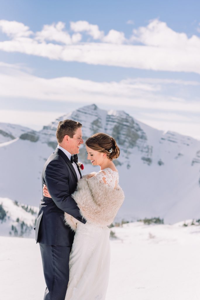 intimate winter wedding on rendezvous mountain