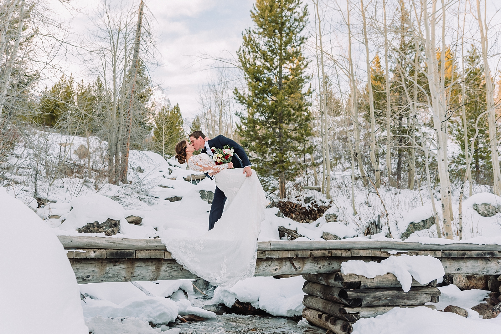 bride and groom winter wedding photography