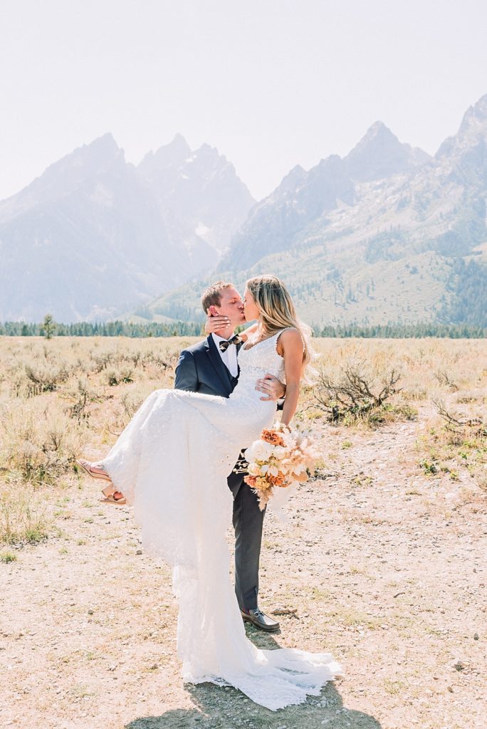 Bride and Groom wedding pictures in grand teton national park