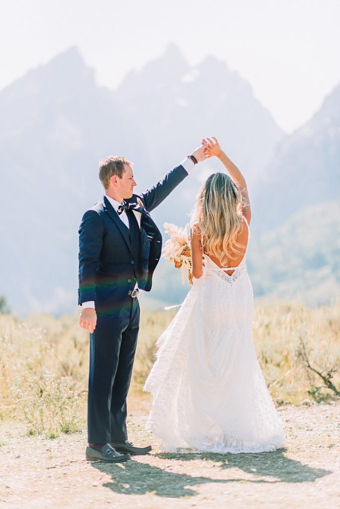 Bride and Groom wedding pictures in grand teton national park