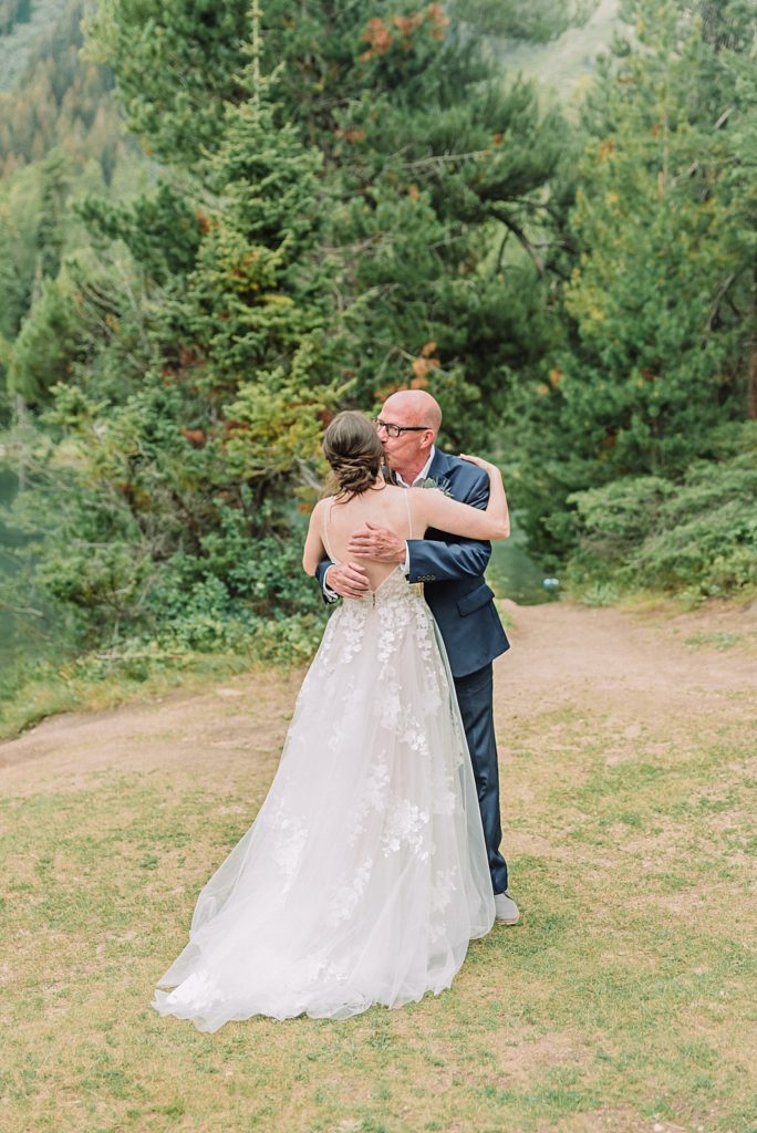ways to include your dad in your wedding, daddy daughter first look, tips for parents on a wedding day, first look, jackson hole wedding photographer
