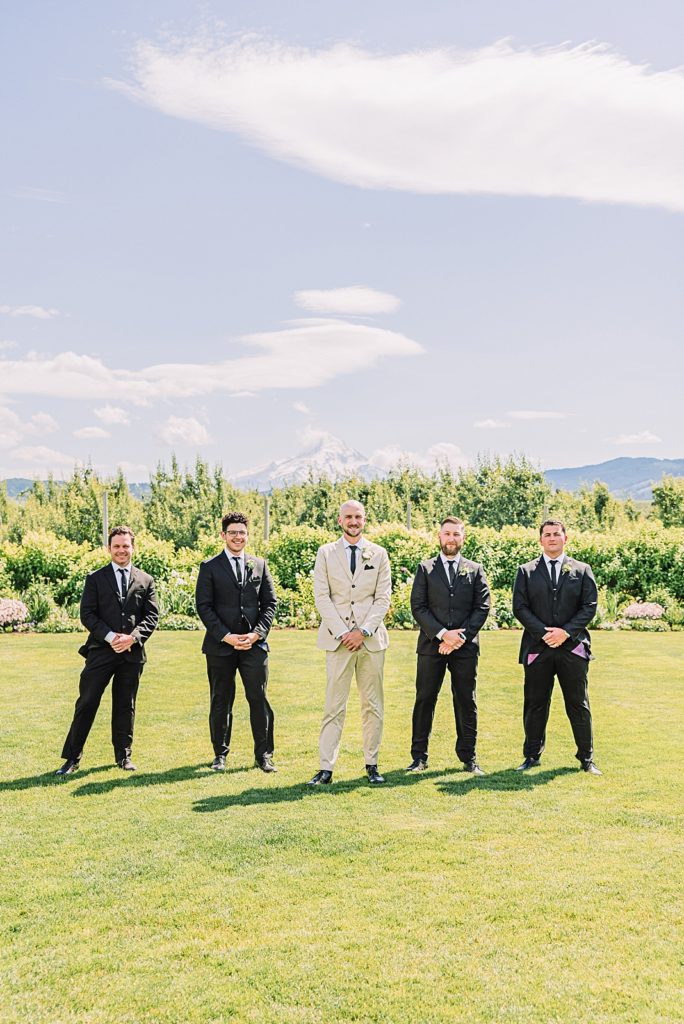 groomsmen poses on your wedding day
