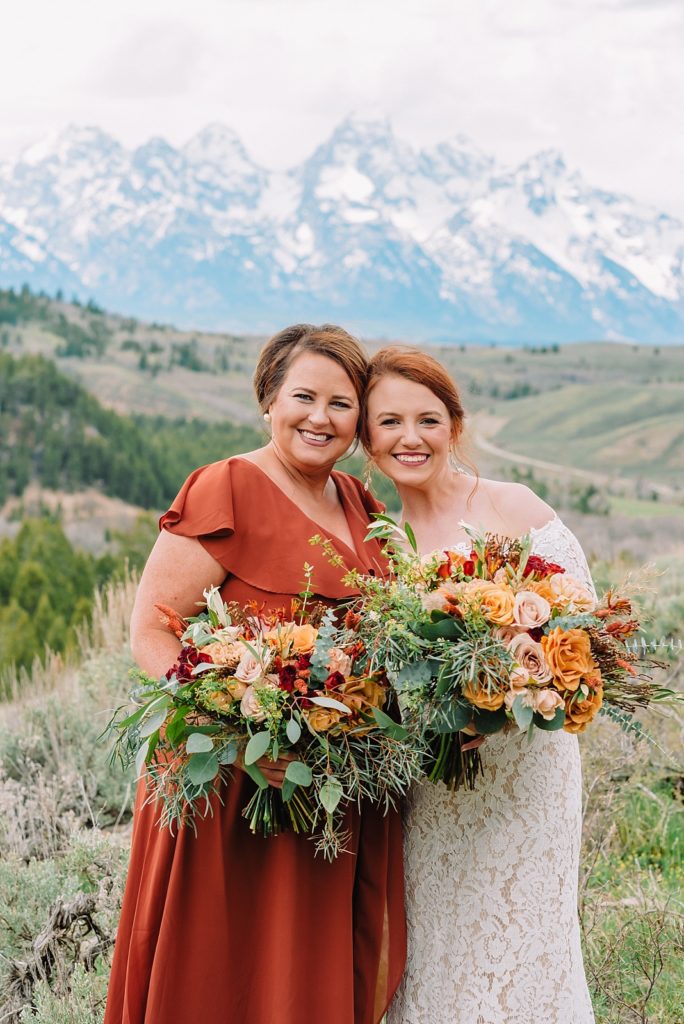 bride and maid of honor, bridesmaid, MD Floral