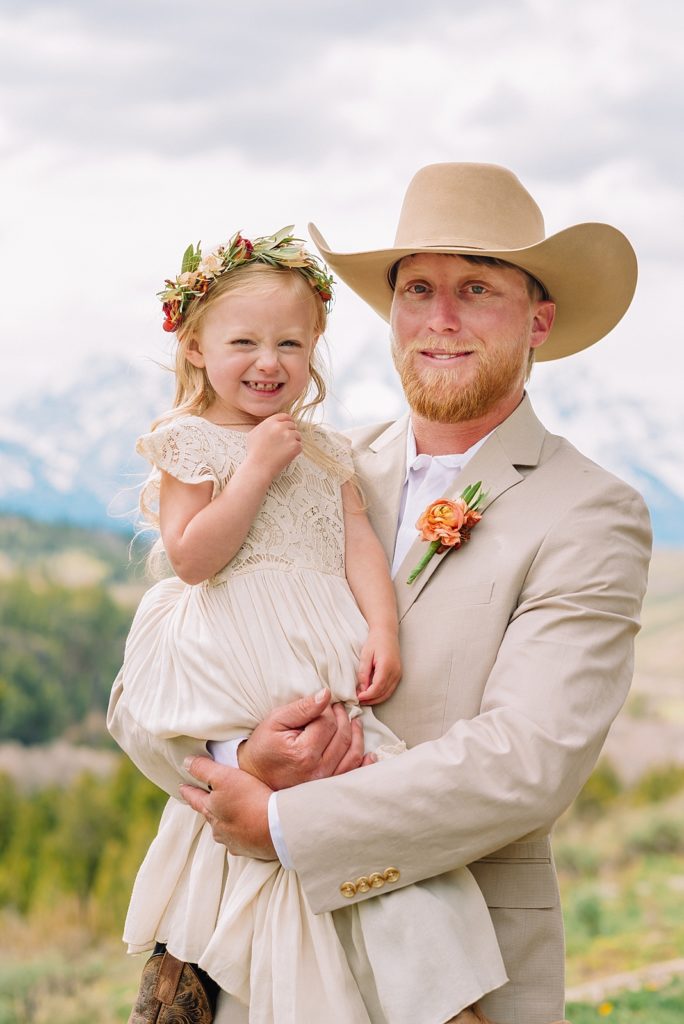 groom and his daughter on wedding day
