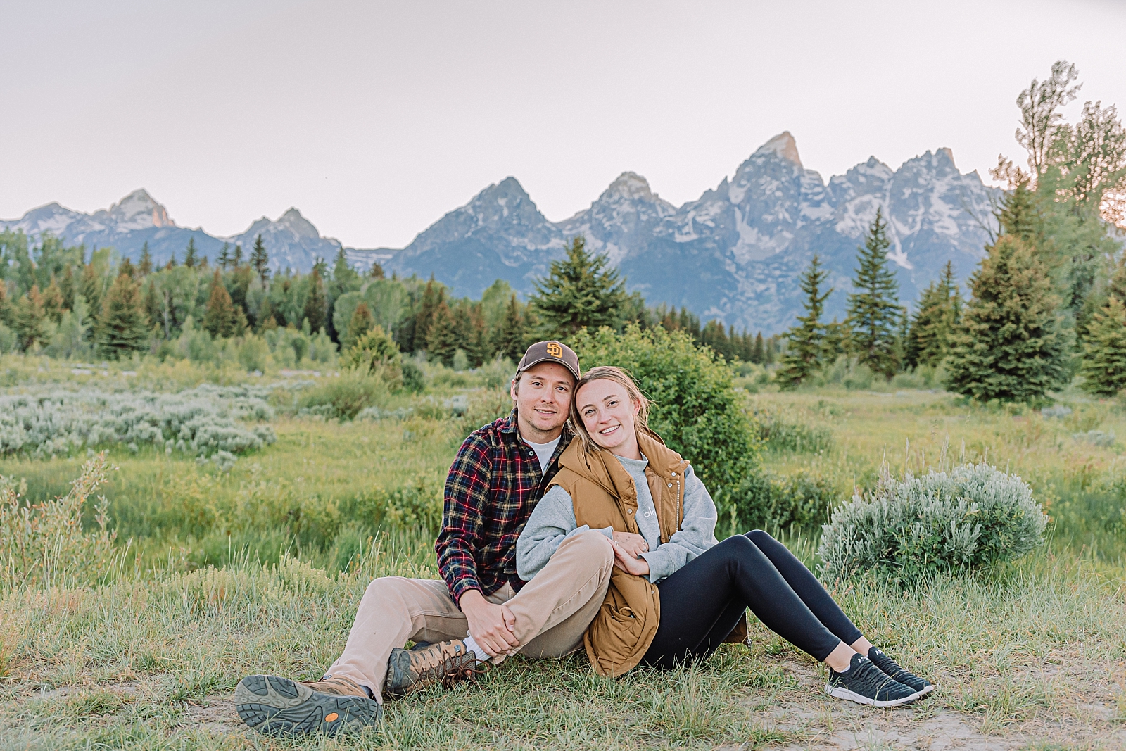 posing ideas for engagement couples