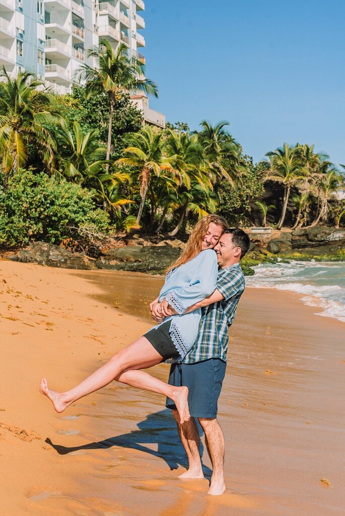 posing ideas for beach engagements