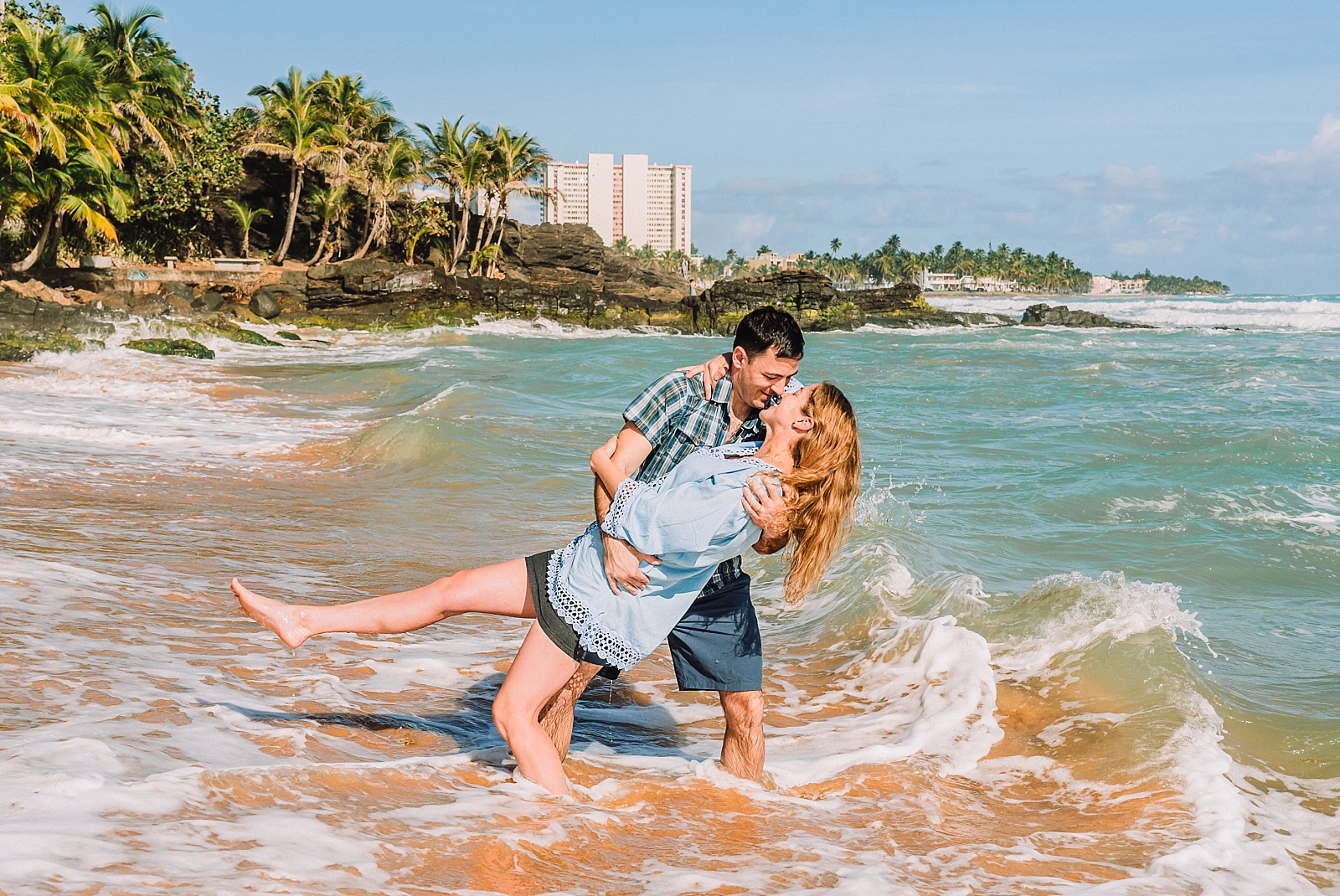 posing ideas for beach engagements