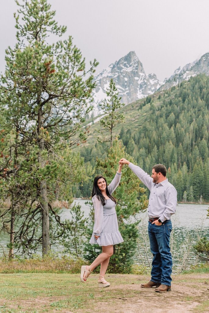 Couple posing ideas for outdoor photoshoot, anniversary photos in nature, grand teton national park engagements