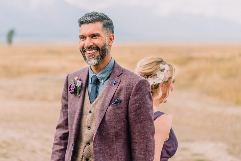 first look at mormon row, bride and groom first looks, pre-wedding photoshoot