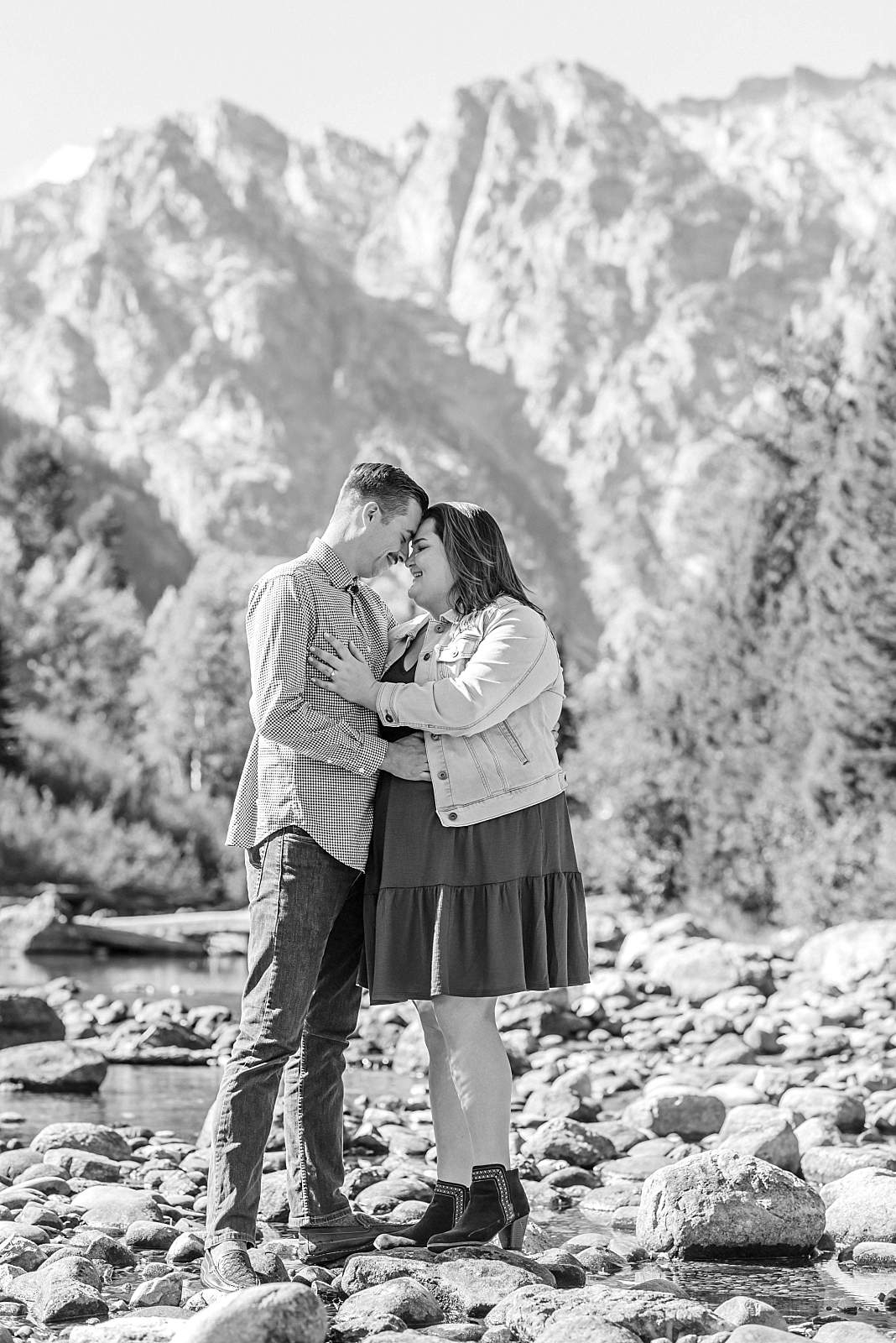 engagement pictures in the Tetons, where to propose in the tetons, outdoor mountain portraits