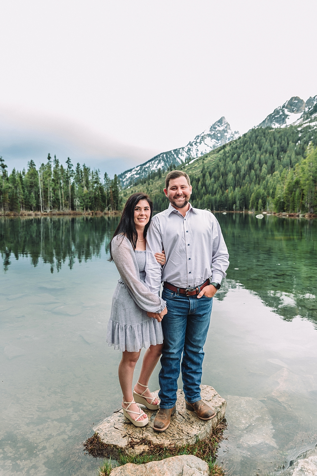 Couple posing ideas for outdoor photoshoot, anniversary photos in nature, grand teton national park engagements