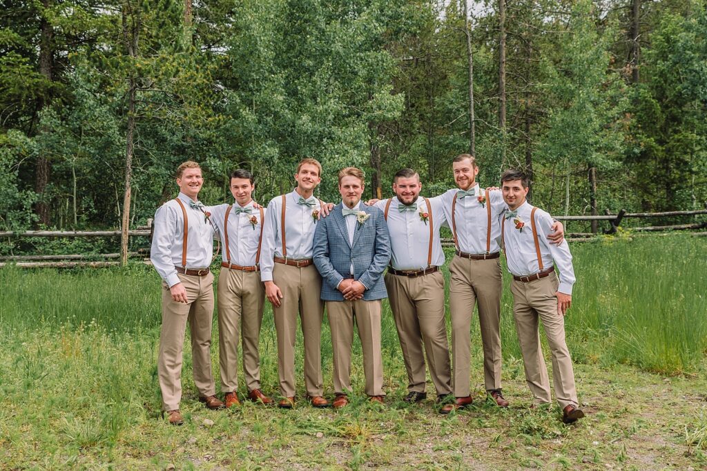 bride and groom with wedding party, bridesmaids and groomsmen, wedding party photos, idaho wedding photographer