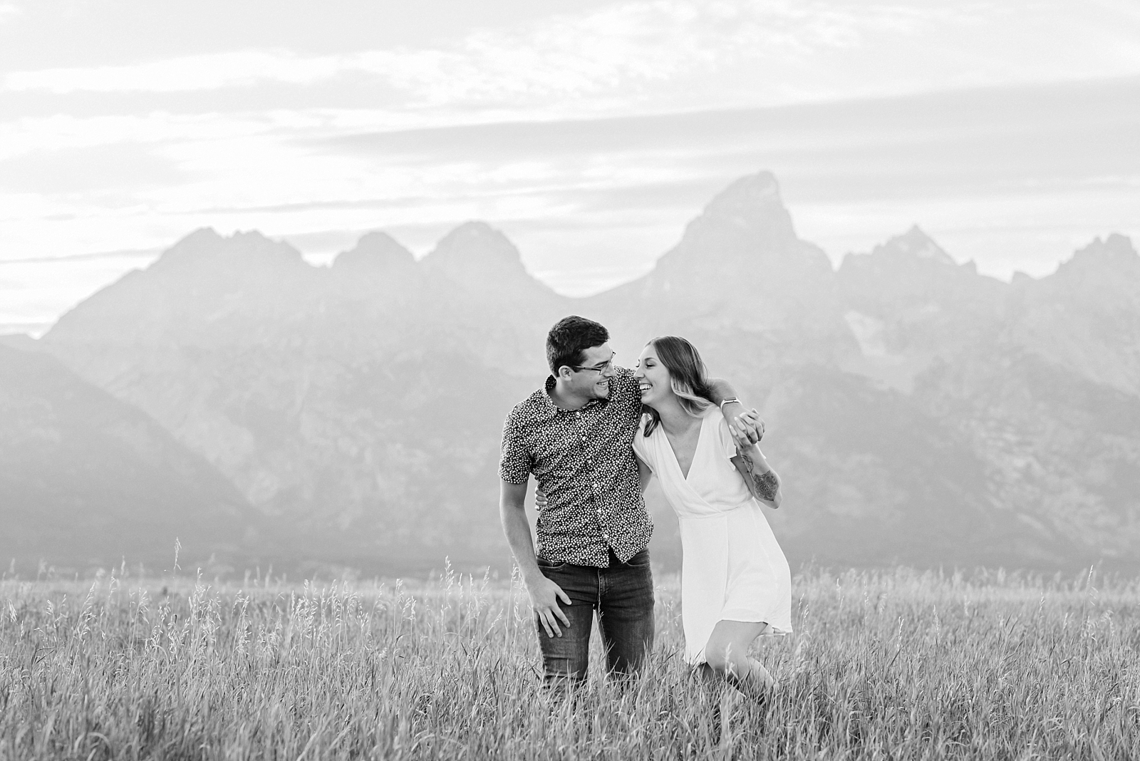 Golden hour engagement photographer, jackson hole engagement pictures, mormon row engagements