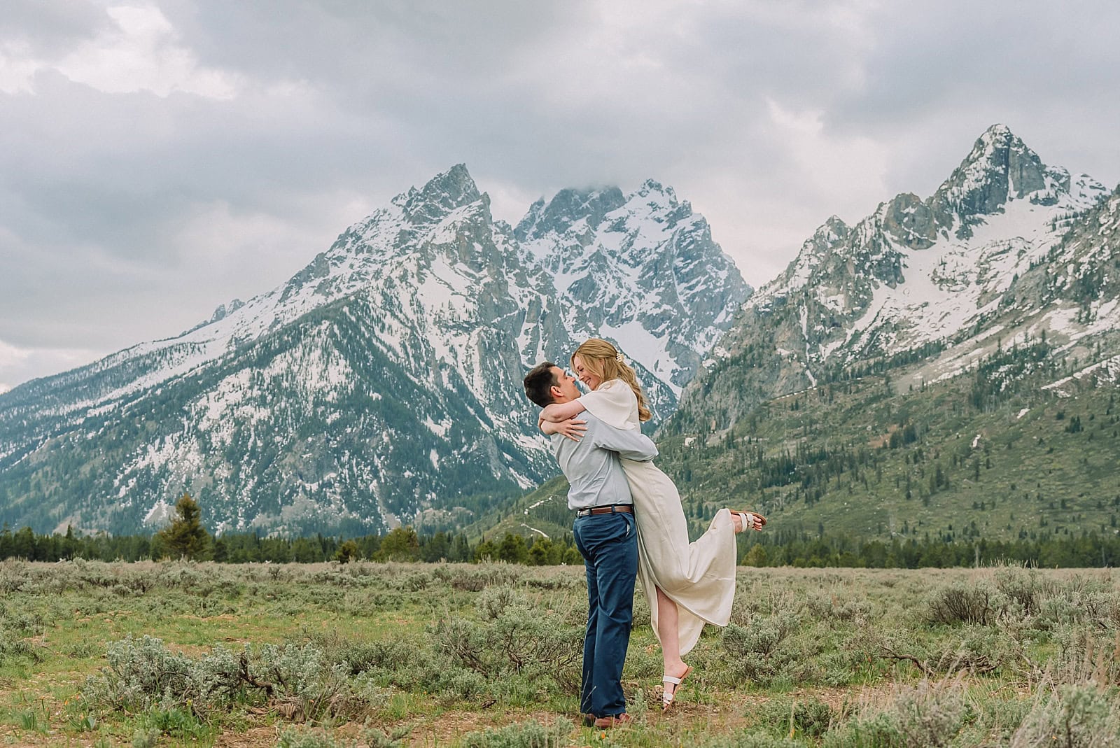 jackson hole engagement photographer engagement photo ideas fall fall engagement photo ideas grand teton engagement photos