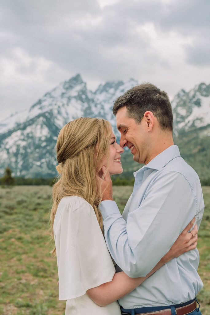 jackson hole engagement photographer engagement photo ideas fall fall engagement photo ideas grand teton engagement photos