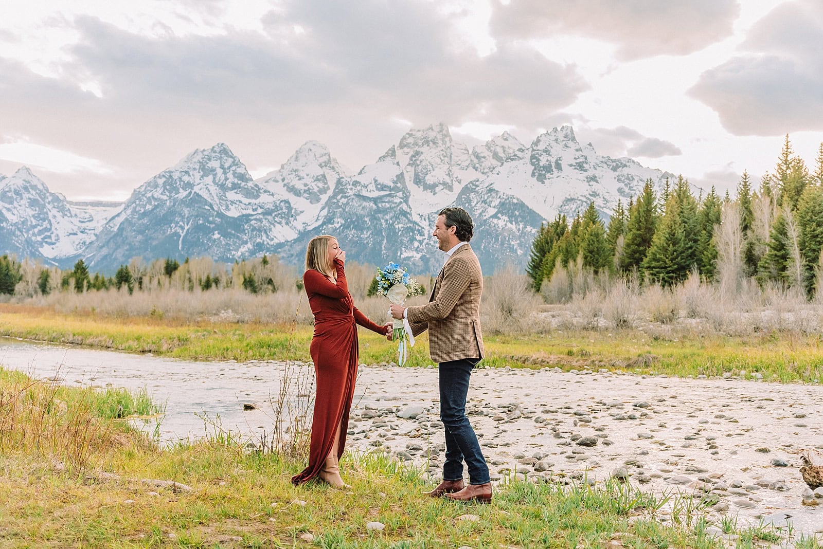 maternity photography maternity photos jackson hole wy maternity photographer jackson hole wy river maternity photos maternity photographer near me romantic maternity photos pregnancy photoshoot ideas with husband baby announcement couple pictures