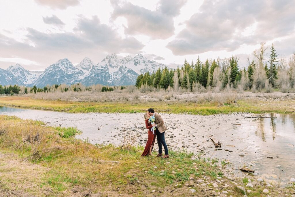 maternity photography maternity photos jackson hole wy maternity photographer jackson hole wy river maternity photos maternity photographer near me romantic maternity photos pregnancy photoshoot ideas with husband baby announcement couple pictures