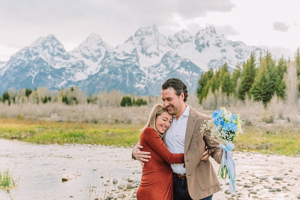 maternity photography maternity photos jackson hole wy maternity photographer jackson hole wy river maternity photos maternity photographer near me romantic maternity photos pregnancy photoshoot ideas with husband baby announcement couple pictures