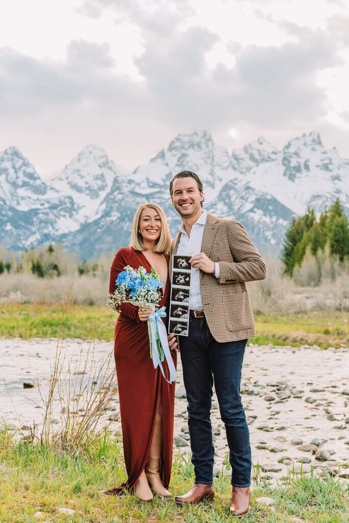 maternity photography maternity photos jackson hole wy maternity photographer jackson hole wy river maternity photos maternity photographer near me romantic maternity photos pregnancy photoshoot ideas with husband baby announcement couple pictures