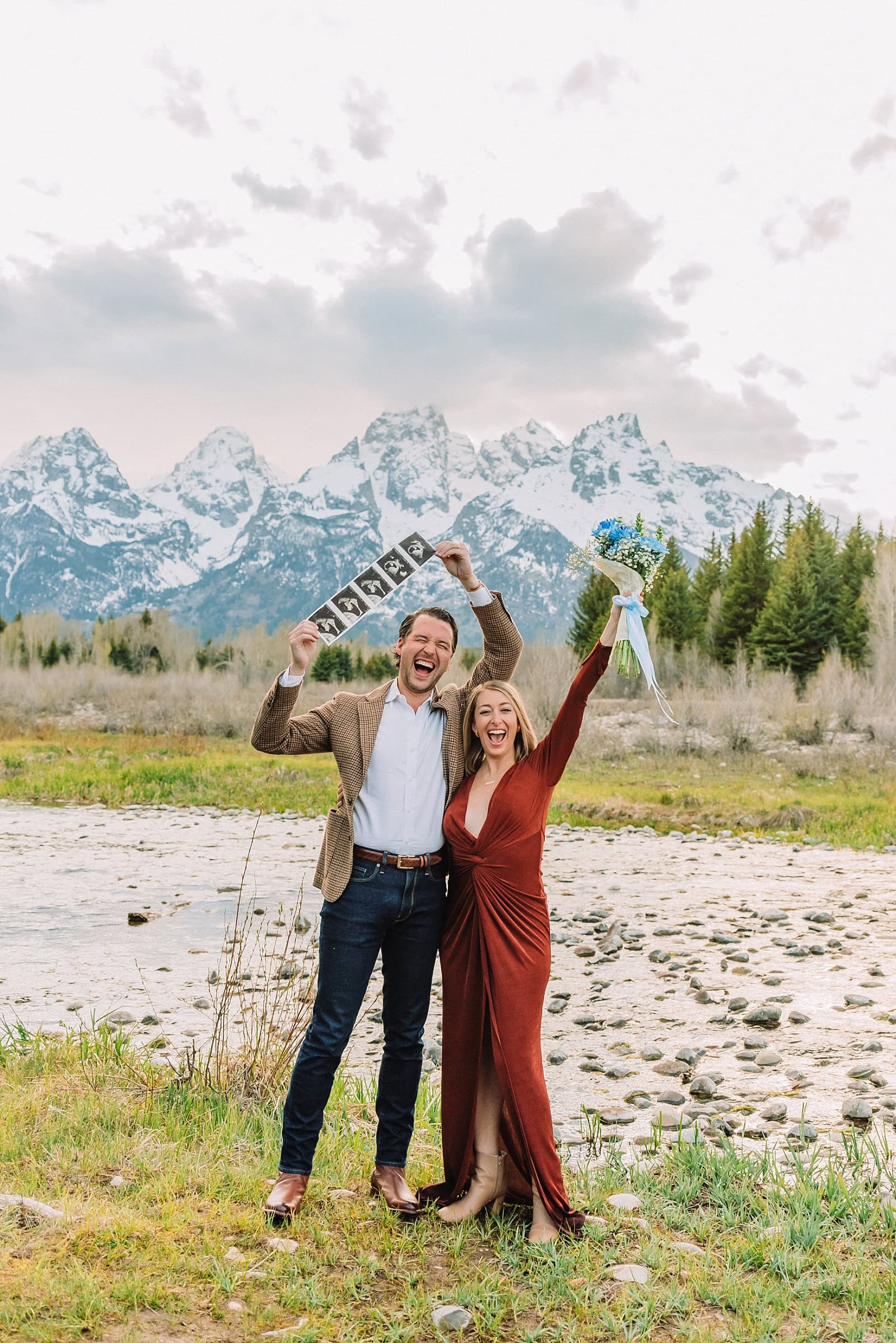 maternity photography maternity photos jackson hole wy maternity photographer jackson hole wy river maternity photos maternity photographer near me romantic maternity photos pregnancy photoshoot ideas with husband baby announcement couple pictures