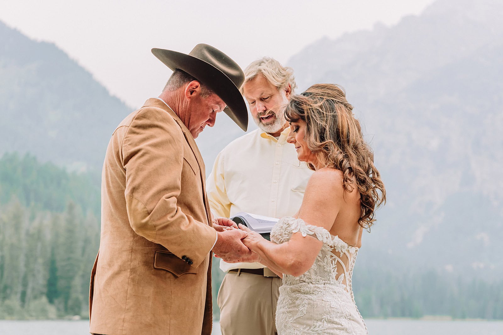 Hiking elopement in Jackson Hole Mountain hiking elopement in Wyoming Adventure hiking elopement in Jackson Hole Best hiking trails for elopements in Jackson Hole Sunrise hiking elopement in the Tetons