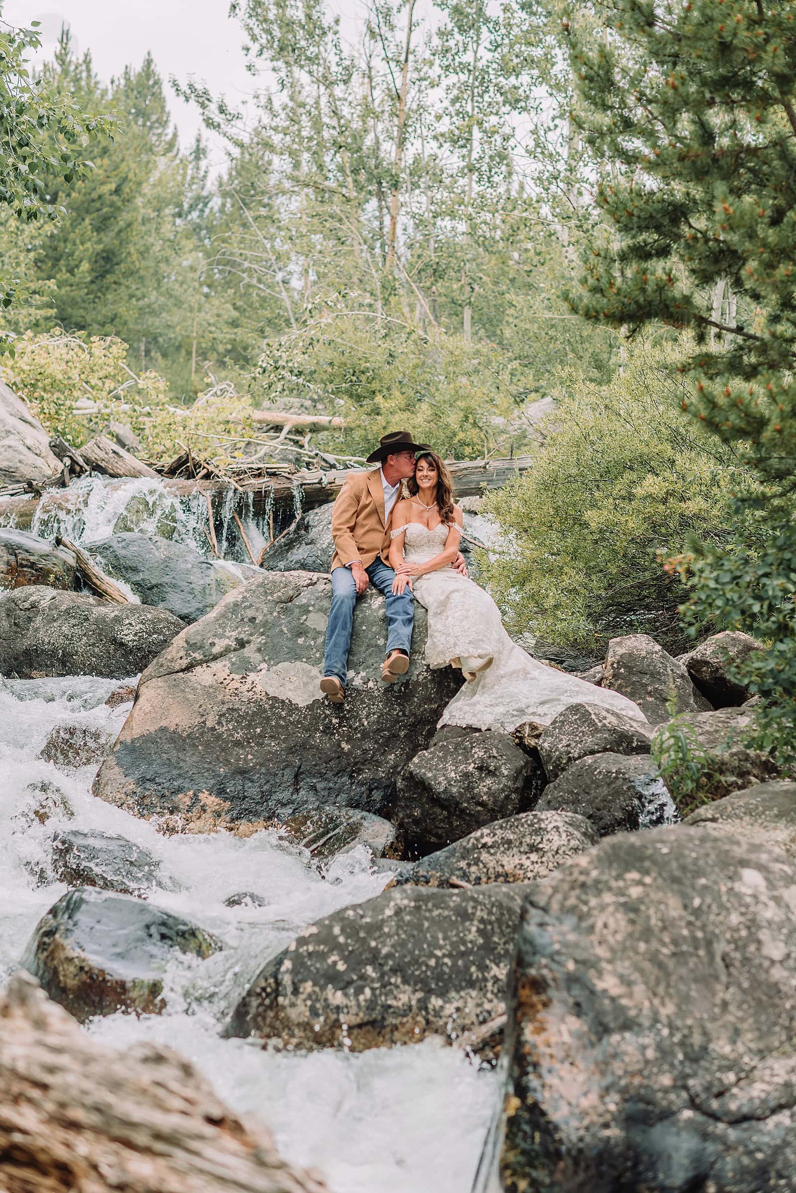 Hiking elopement in Jackson Hole Mountain hiking elopement in Wyoming Adventure hiking elopement in Jackson Hole Best hiking trails for elopements in Jackson Hole Sunrise hiking elopement in the Tetons