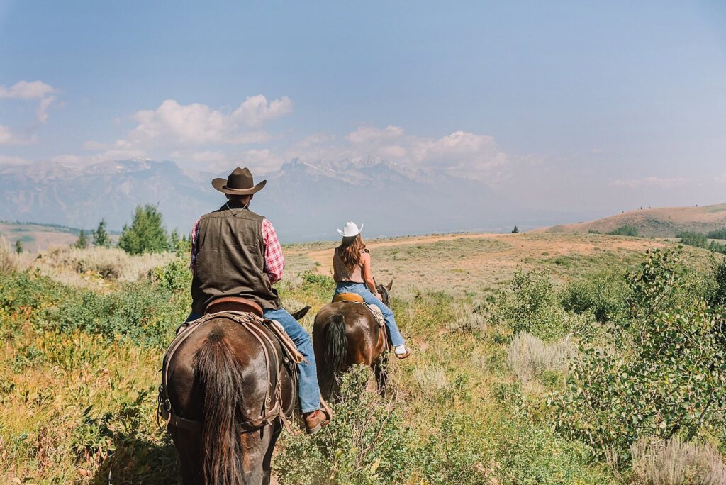 Horseback riding elopement in Jackson Hole Cowboy-style elopement in Jackson Hole Western elopement with horseback riding Romantic horseback elopement in the Tetons Sunset horseback wedding in Jackson Hole