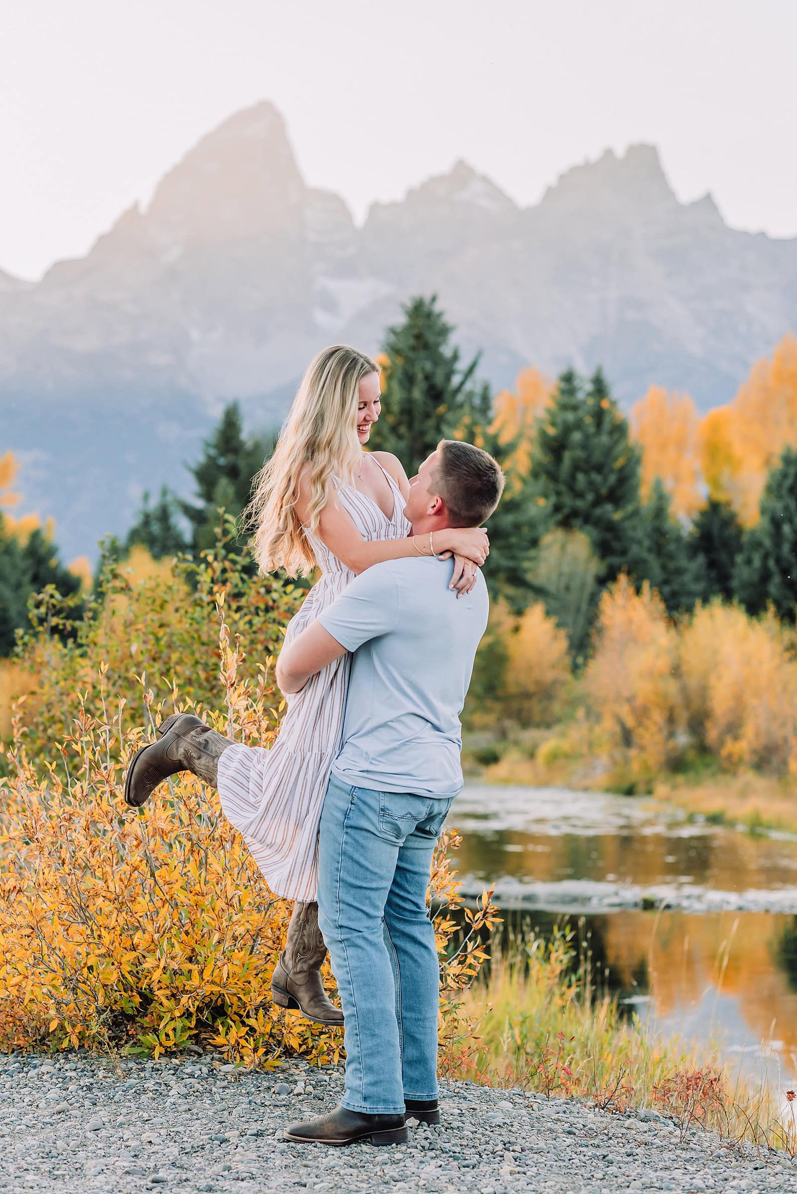 fall photo outfit ideas fall engagement pictures engagement photo ideas fall grand teton engagement photos grand teton engagement photographer jackson hole photographer