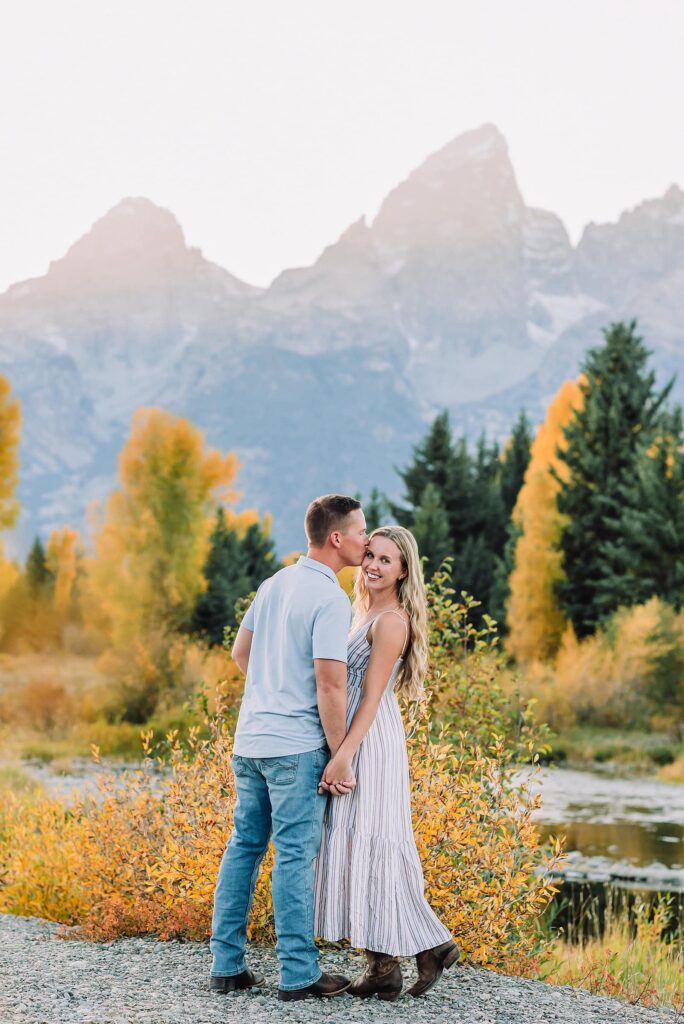 fall photo outfit ideas fall engagement pictures engagement photo ideas fall grand teton engagement photos grand teton engagement photographer jackson hole photographer